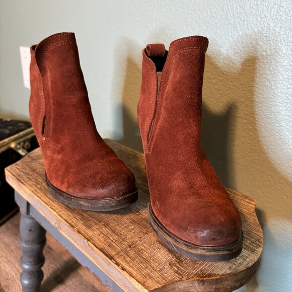 Bos. & Co. Water Resistant Suede Pull on Ankle Boots Belfield Brick EU 38 US 7.5 - Picture 5 of 11